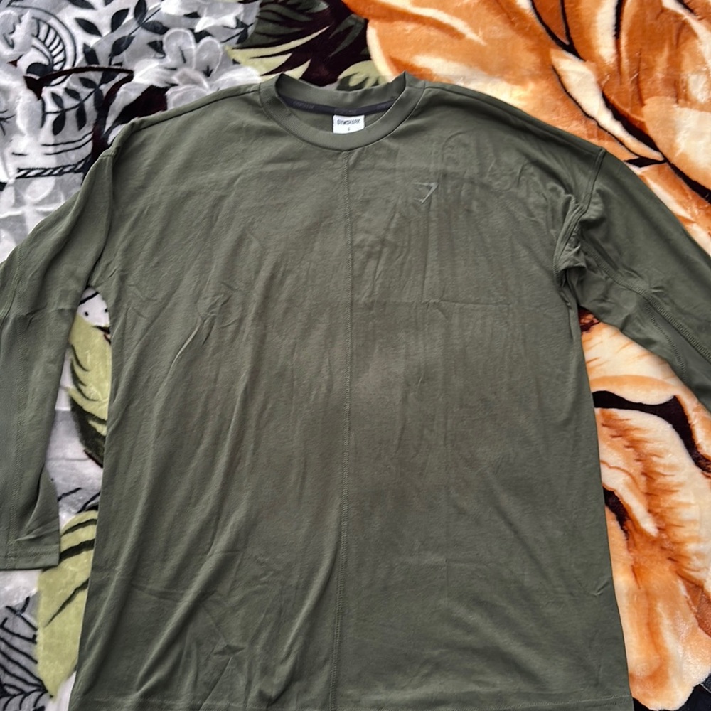 Brand new oversized GS Power Long Sleeve shirt. Great for daily wear or the gym.